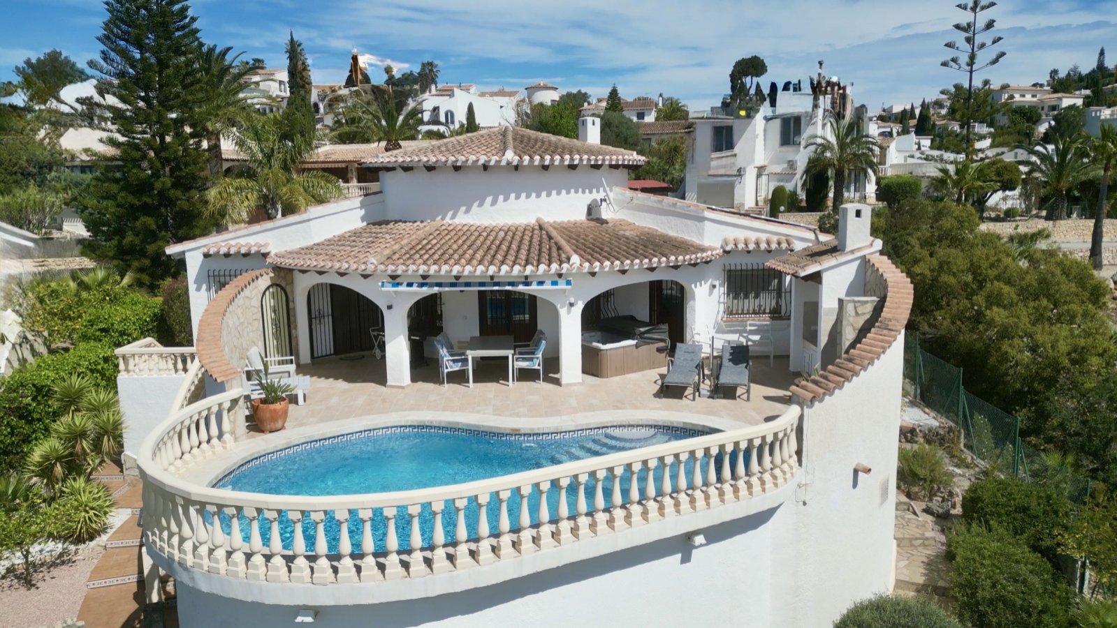 Ground-floor, fully equipped villa with 3 bedrooms, wintersun and privacy