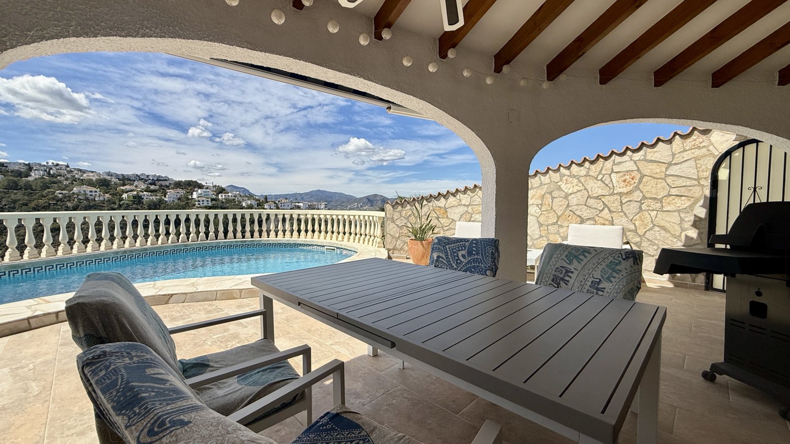 Ground-floor, fully equipped villa with 3 bedrooms, wintersun and privacy