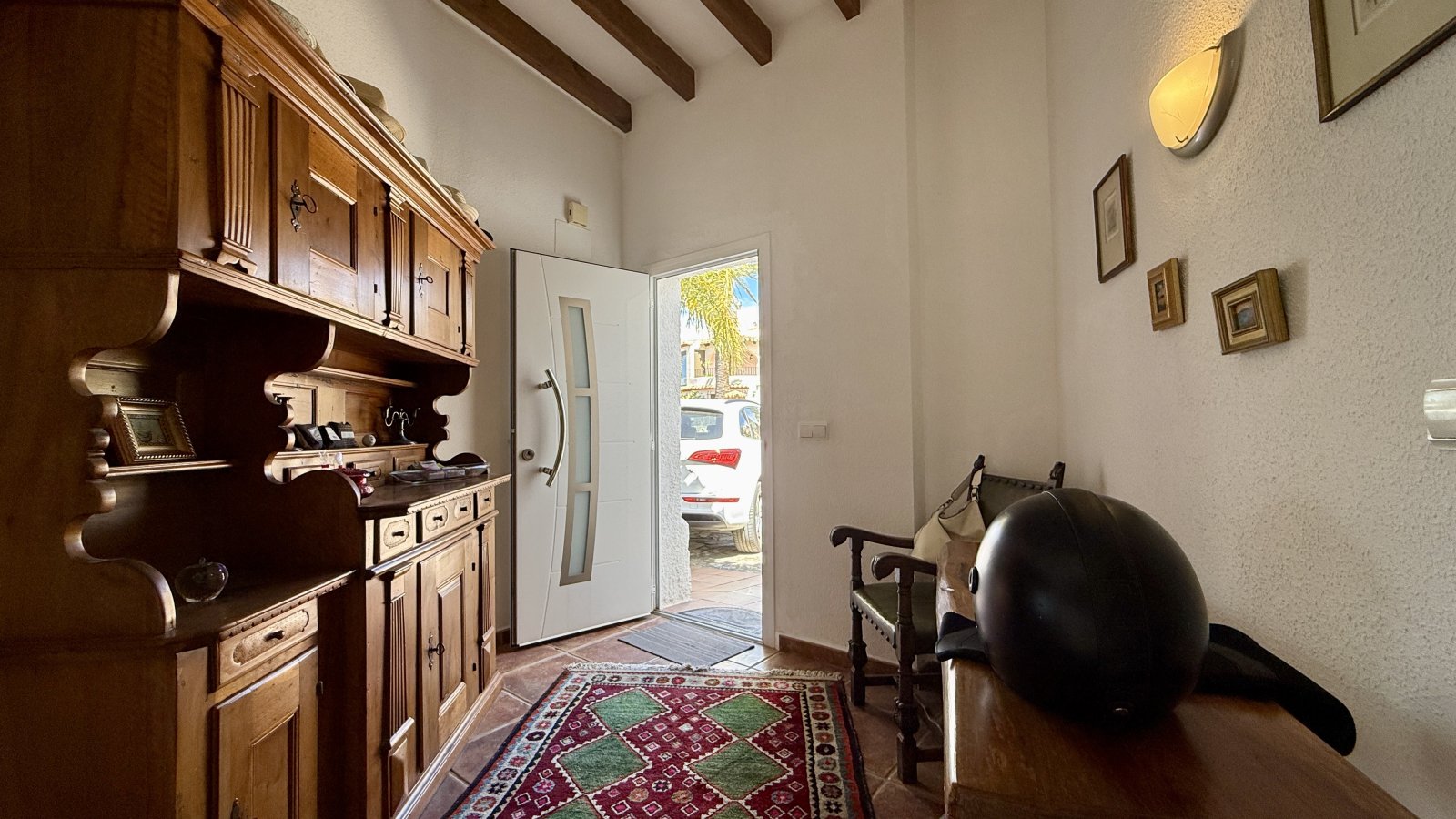 Ground-floor, fully equipped villa with 3 bedrooms, wintersun and privacy