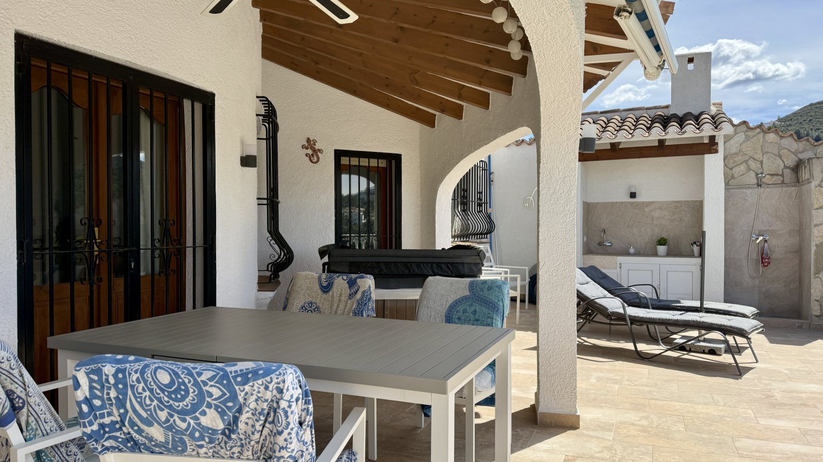 Ground-floor, fully equipped villa with 3 bedrooms, wintersun and privacy