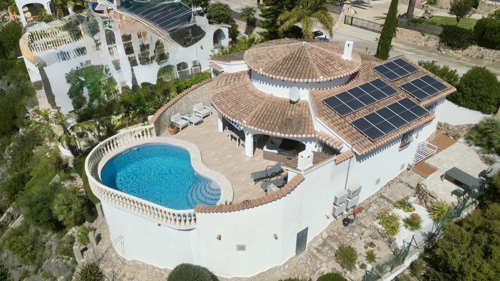 Ground-floor, fully equipped villa with 3 bedrooms, wintersun and privacy