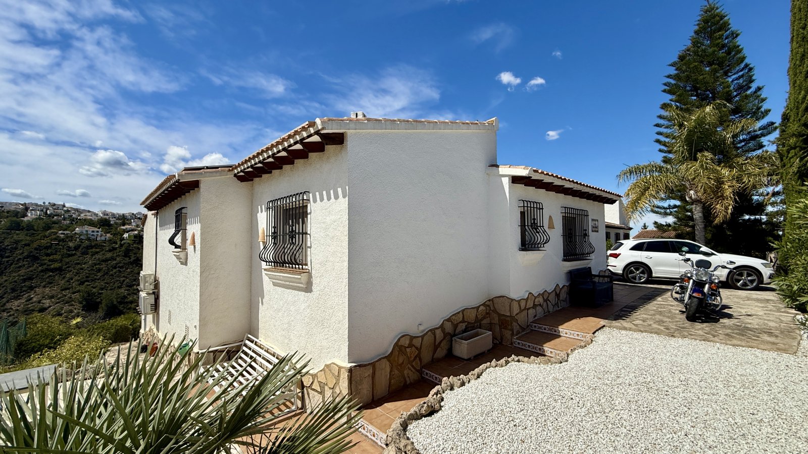 Ground-floor, fully equipped villa with 3 bedrooms, wintersun and privacy