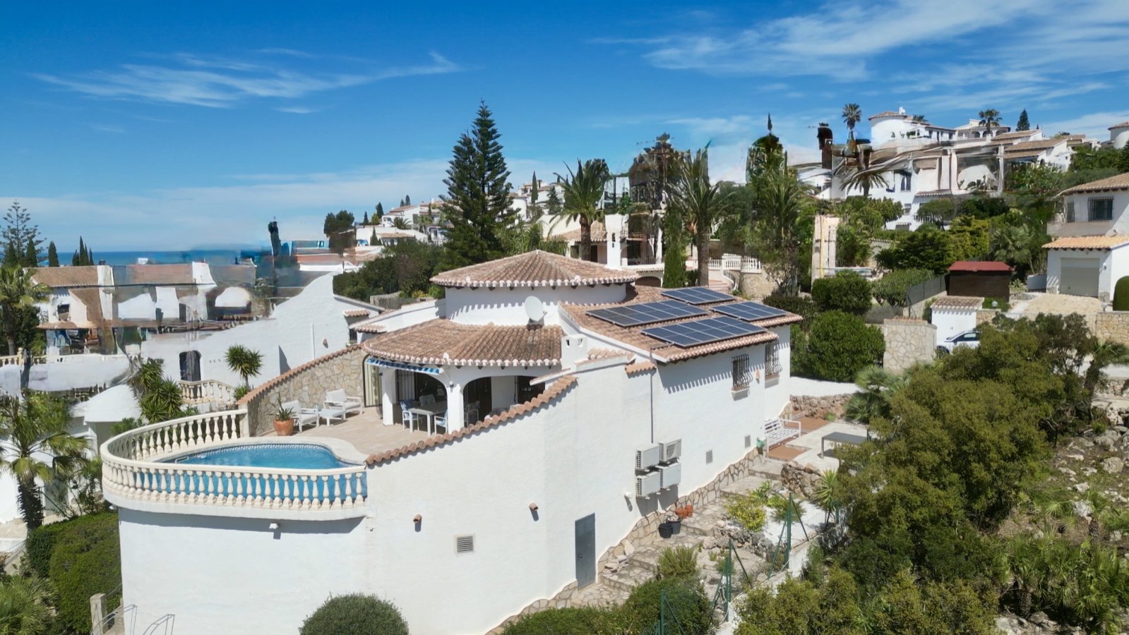 Ground-floor, fully equipped villa with 3 bedrooms, wintersun and privacy