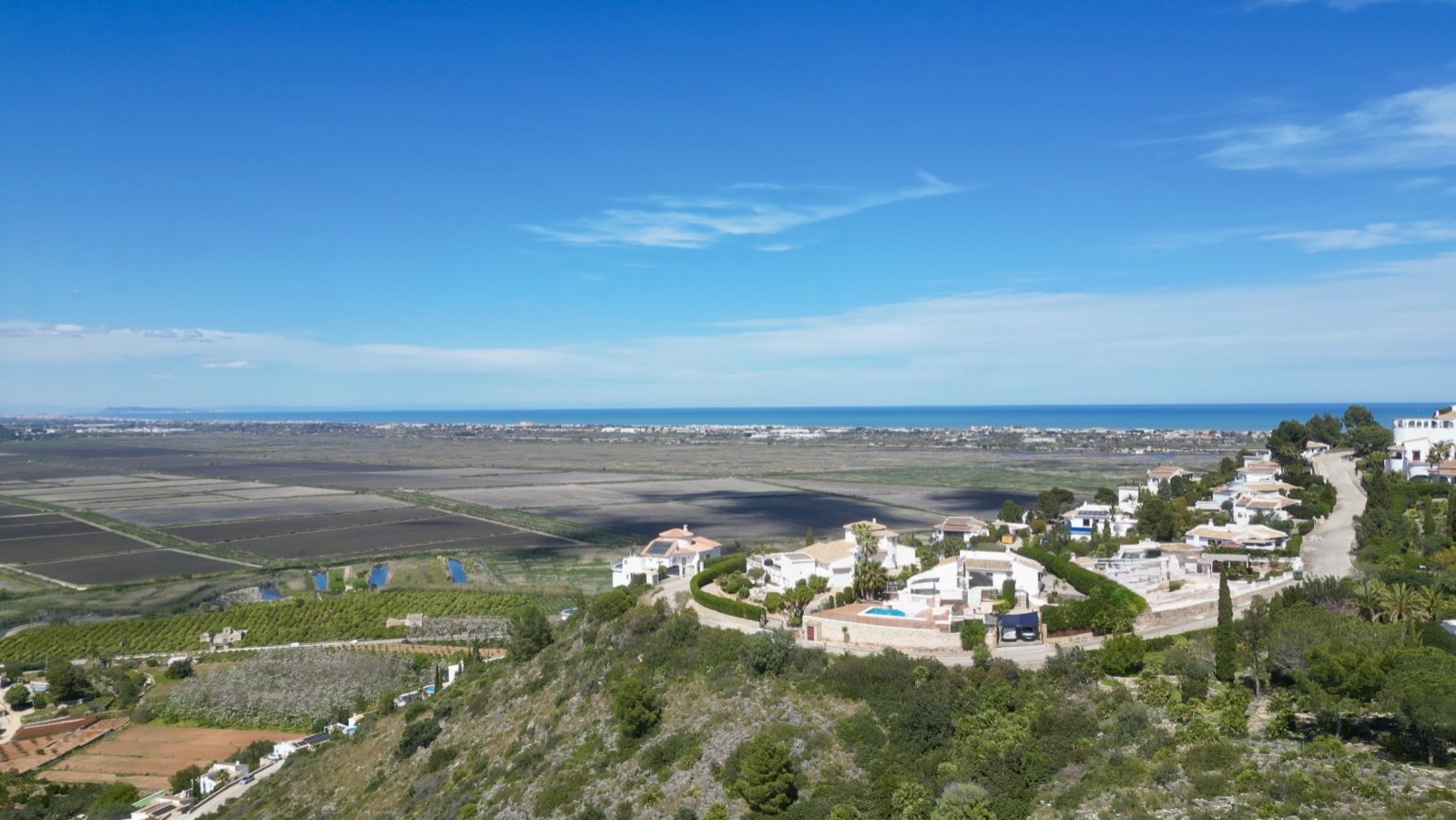 Ground-floor, fully equipped villa with 3 bedrooms, wintersun and privacy