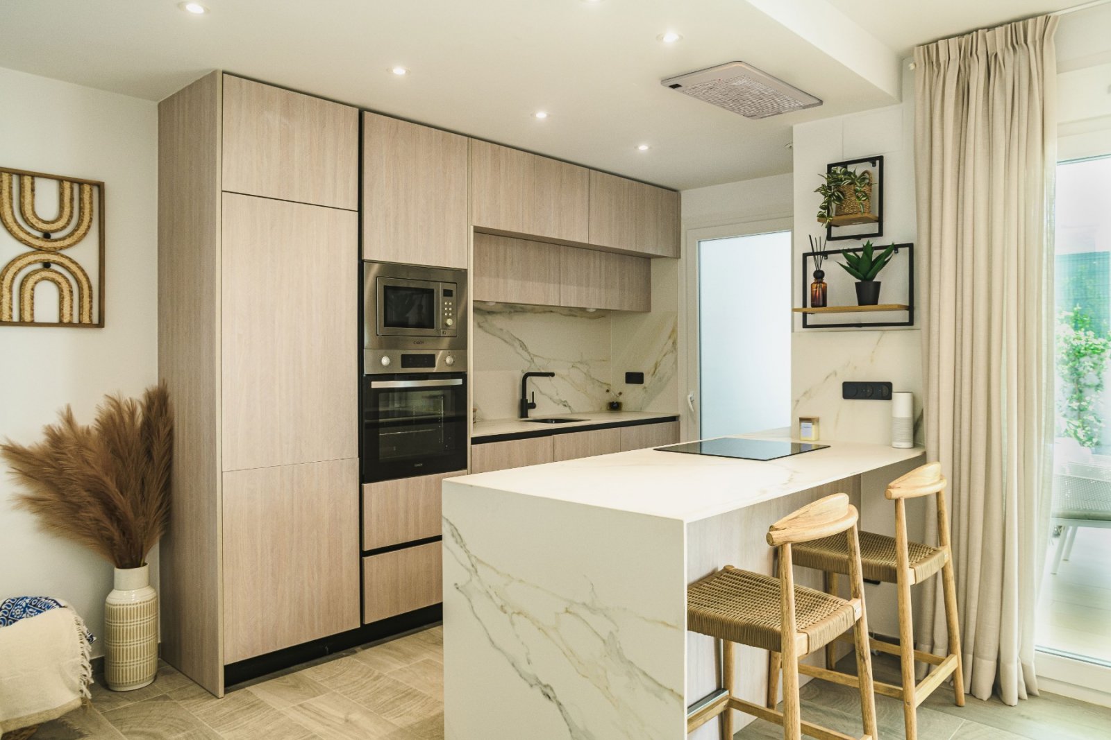 Luxury ground floor flat with 3 bedrooms, 2 bathrooms, underground parking space and communal pool at La Finca Golf Resort