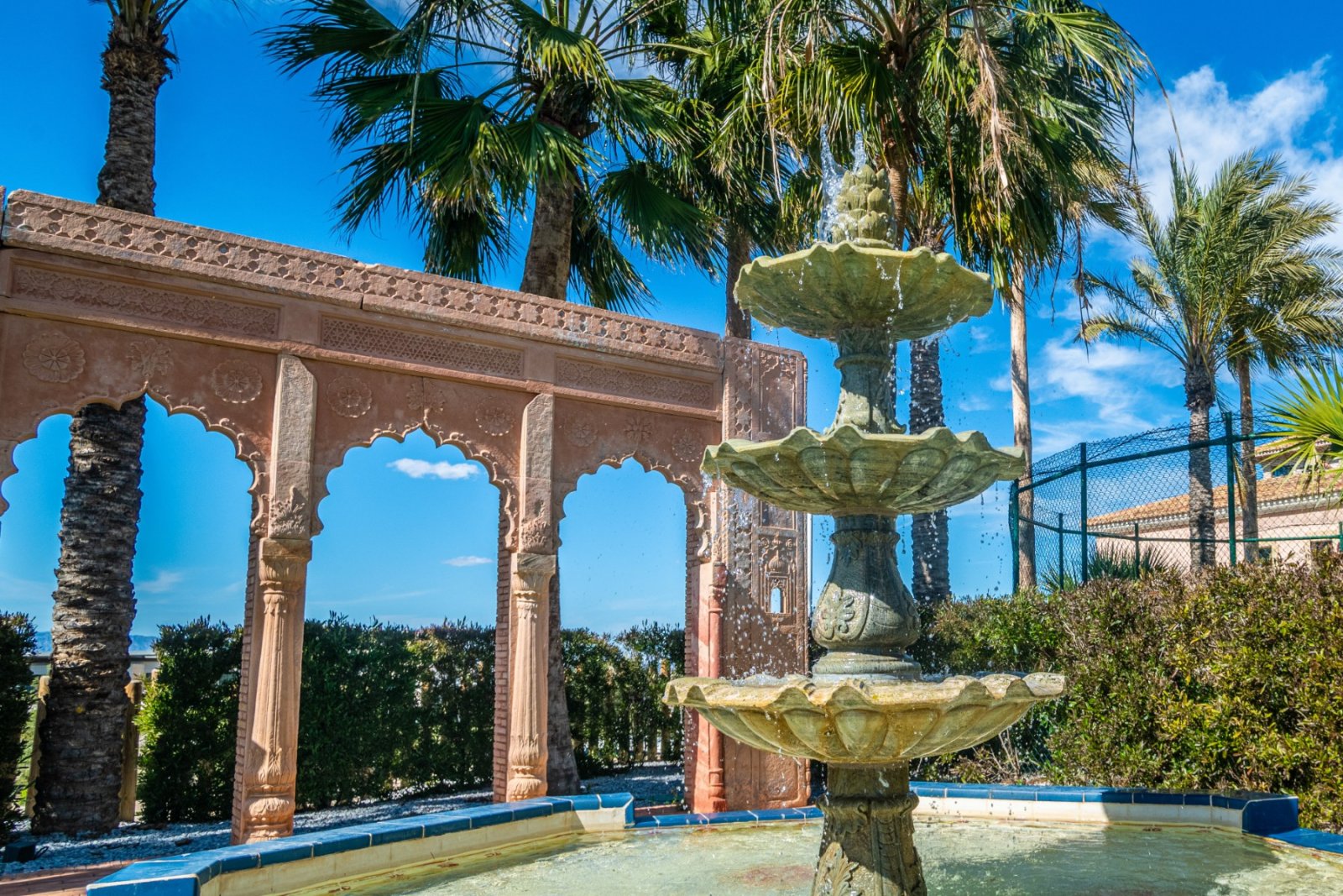 Luxury ground floor flat with 3 bedrooms, 2 bathrooms, underground parking space and communal pool at La Finca Golf Resort