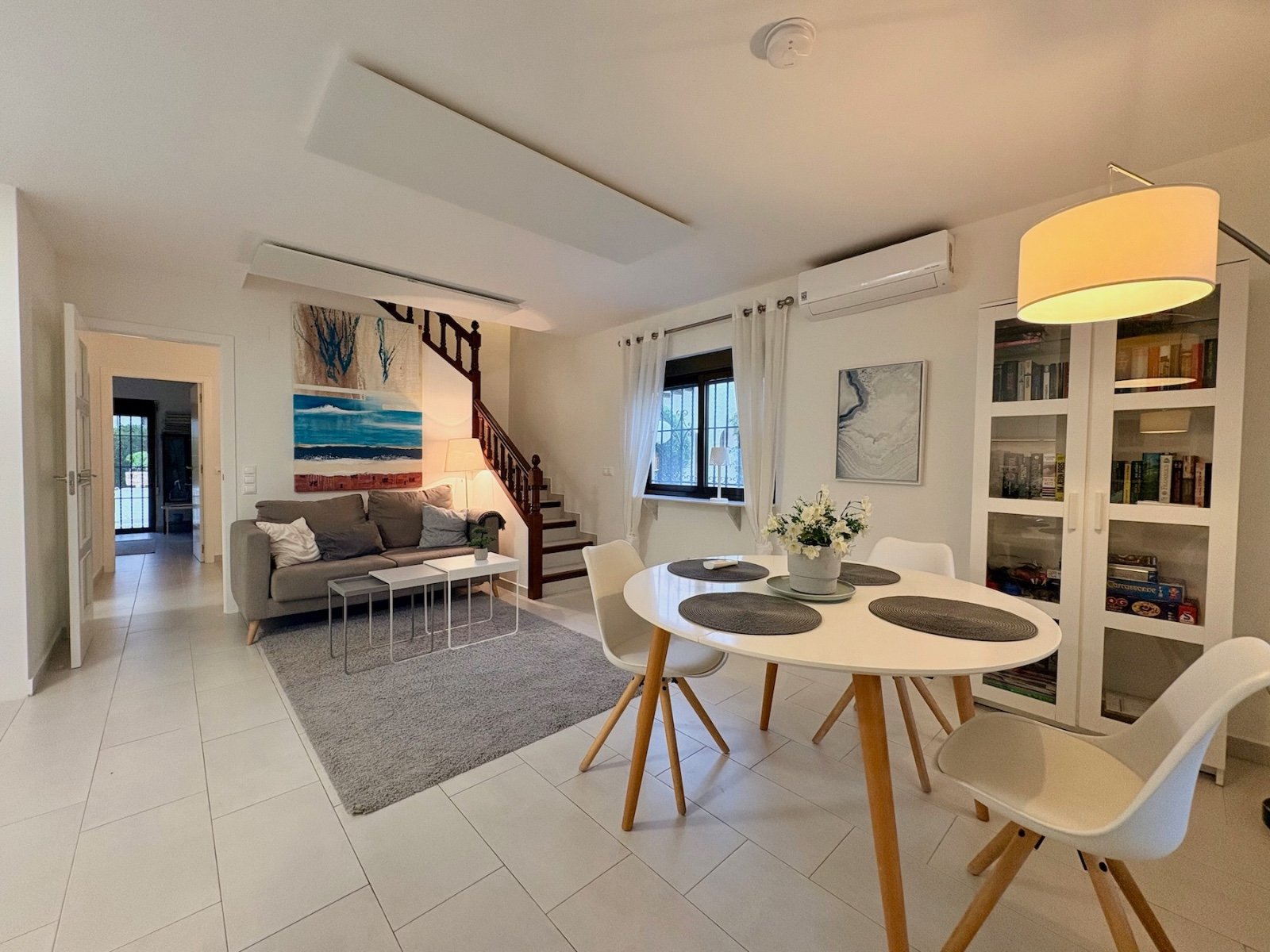 End-of-terrace house with 4 bedrooms, 2 bathrooms and a communal pool, just 100 metres from the beach in Cabo Roig