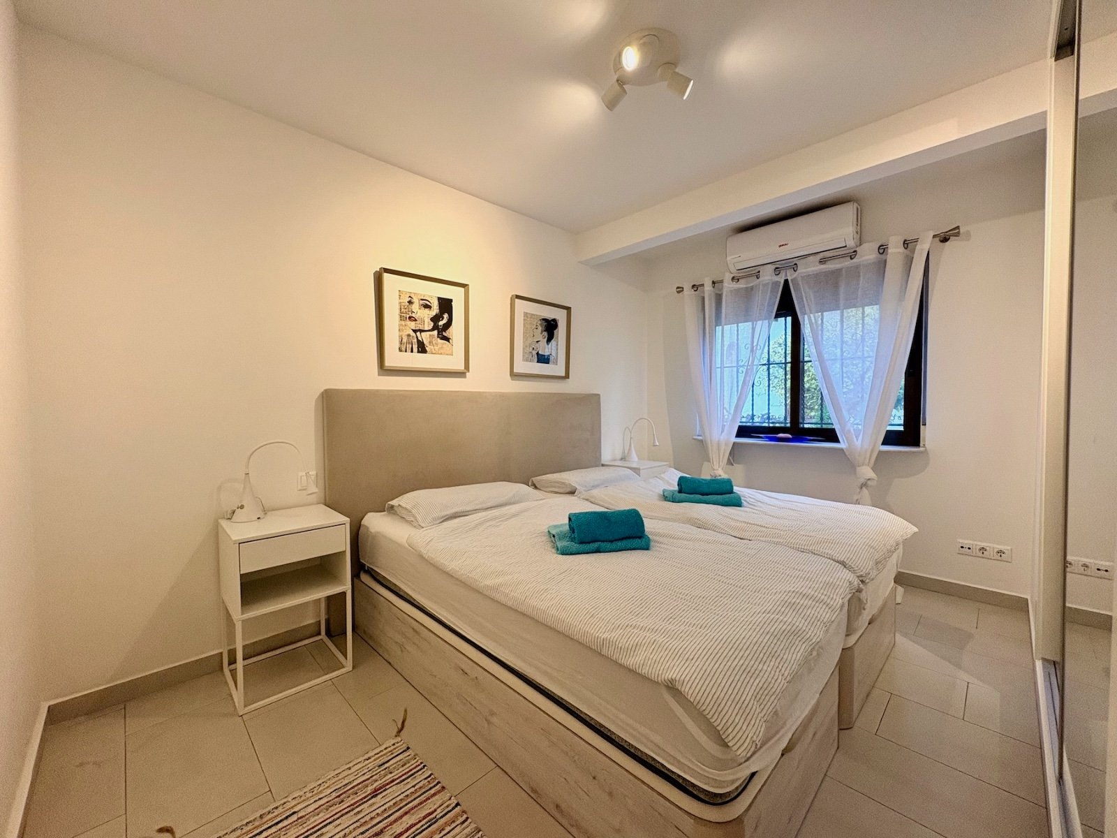 End-of-terrace house with 4 bedrooms, 2 bathrooms and a communal pool, just 100 metres from the beach in Cabo Roig