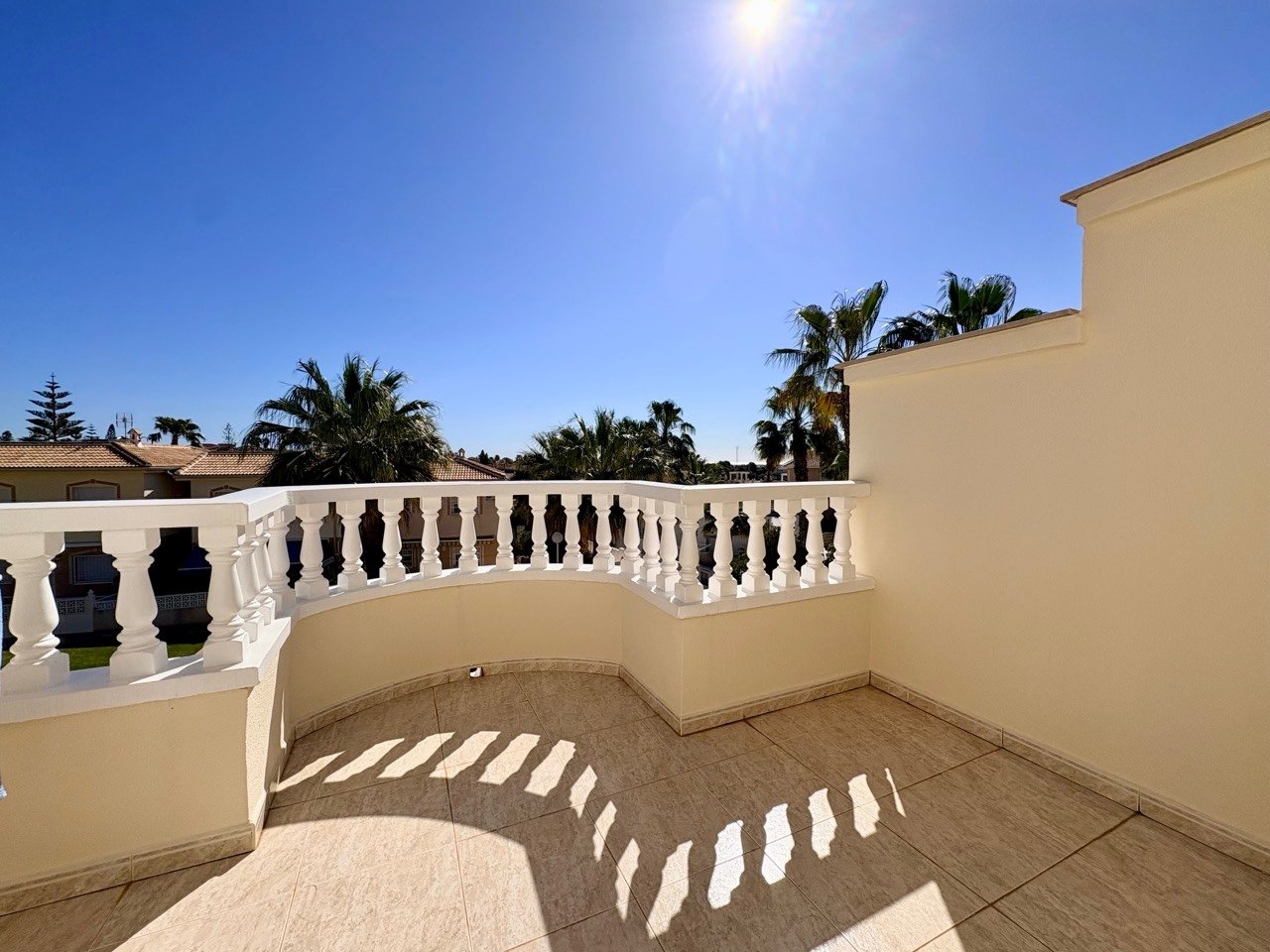 Two-bedroom terraced house with one bathroom, a guest toilet and a communal swimming pool in the La Fiesta II residential complex