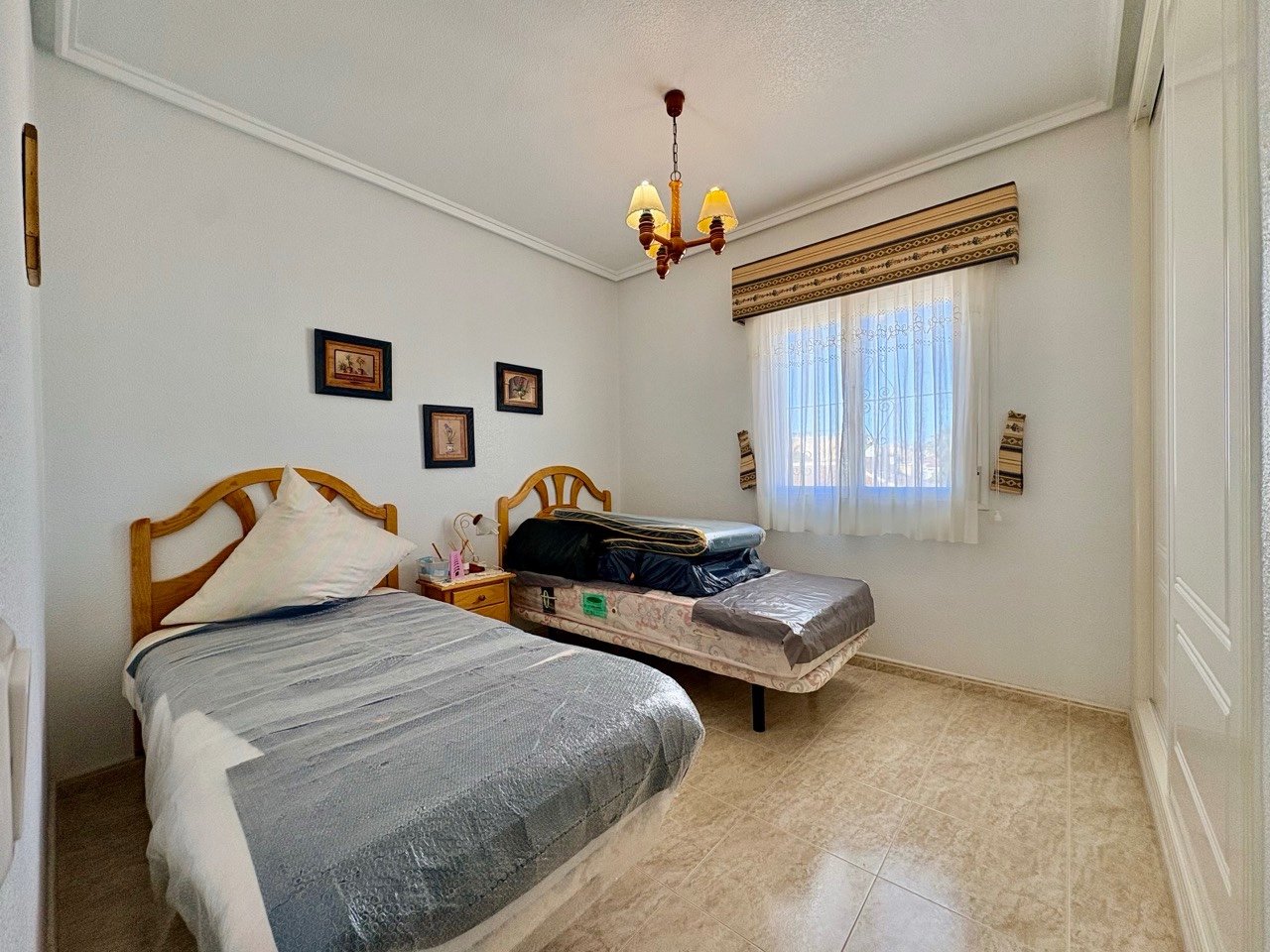 Two-bedroom terraced house with one bathroom, a guest toilet and a communal swimming pool in the La Fiesta II residential complex