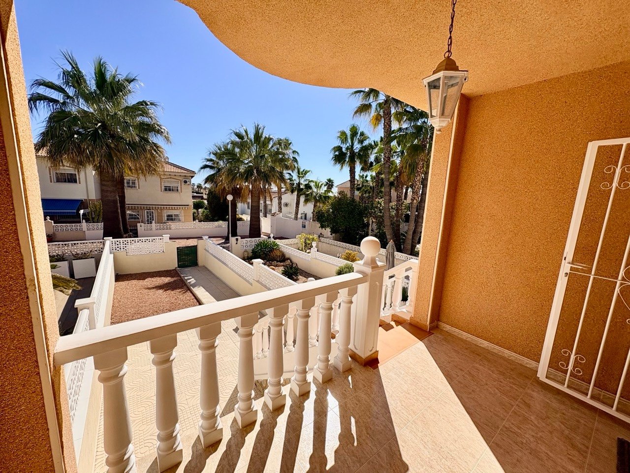 Two-bedroom terraced house with one bathroom, a guest toilet and a communal swimming pool in the La Fiesta II residential complex
