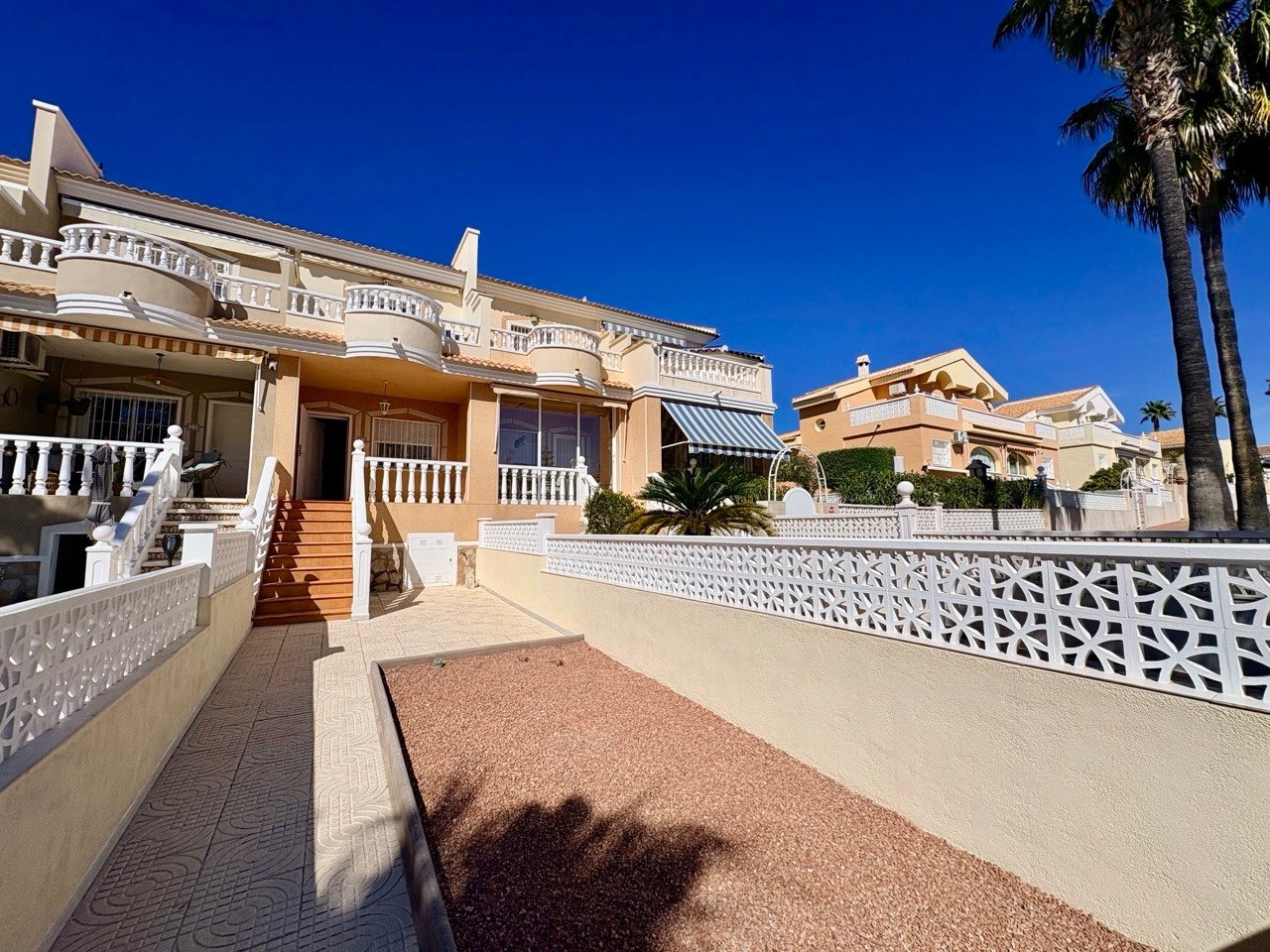 Two-bedroom terraced house with one bathroom, a guest toilet and a communal swimming pool in the La Fiesta II residential complex