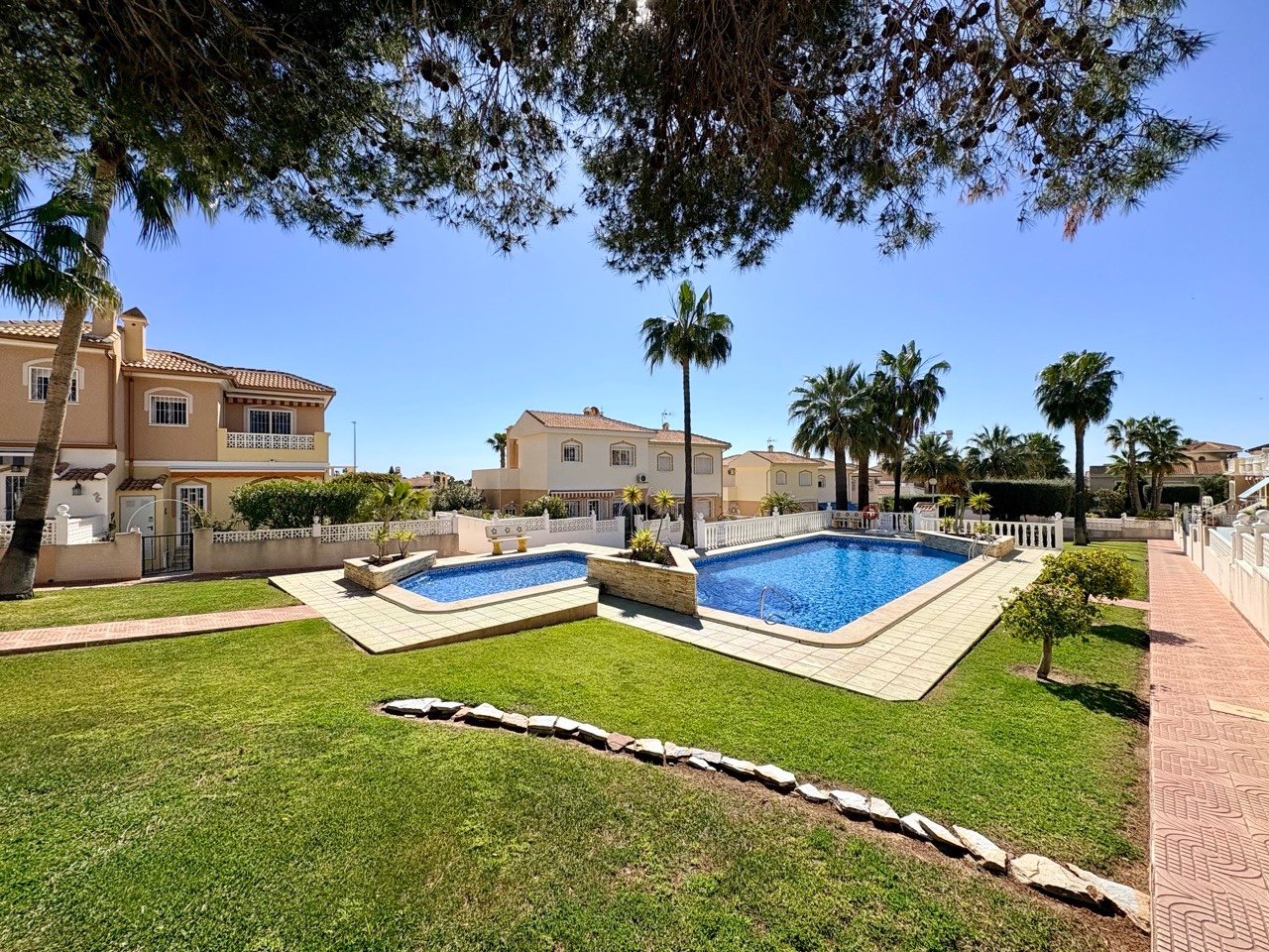 Two-bedroom terraced house with one bathroom, a guest toilet and a communal swimming pool in the La Fiesta II residential complex