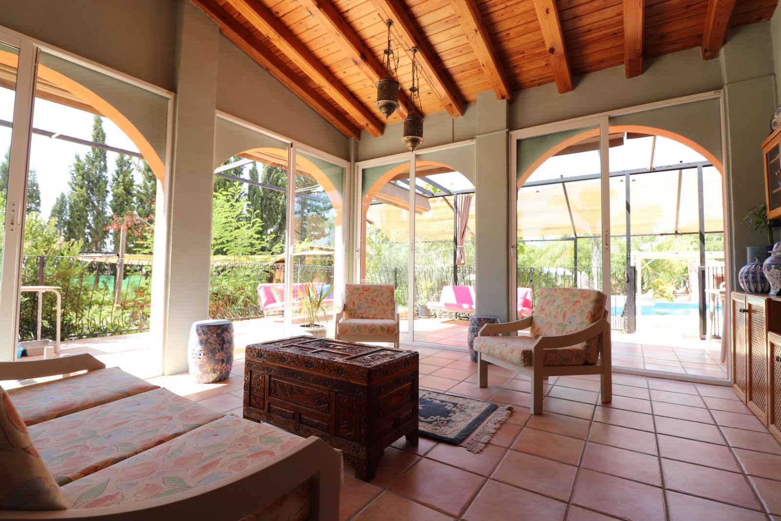 Stunning country villa with 7 bedrooms, 5 bathrooms, private pool and beautiful views on a large plot