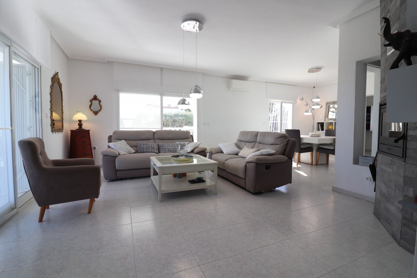 Spacious Villa in Lomas de la Juliana with 4 bedrooms, 2 bathrooms, private pool and garage