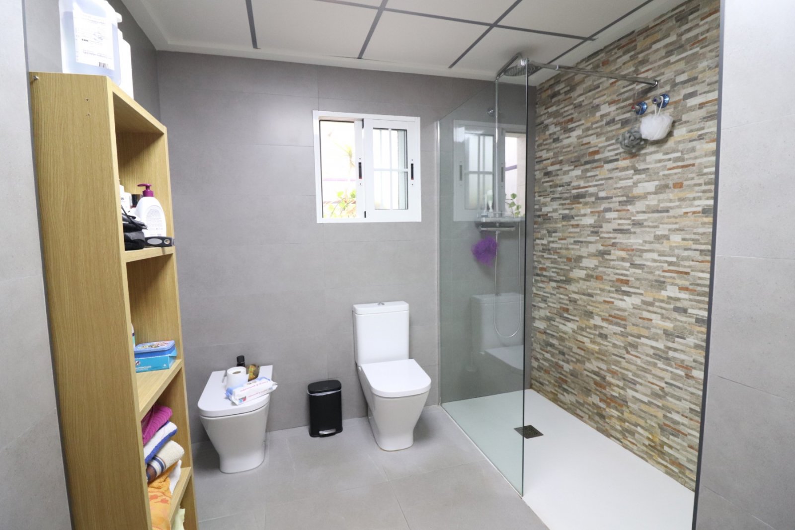 Villa with 3 bedrooms, 1 bathroom, 1 guest toilet, garage and private pool