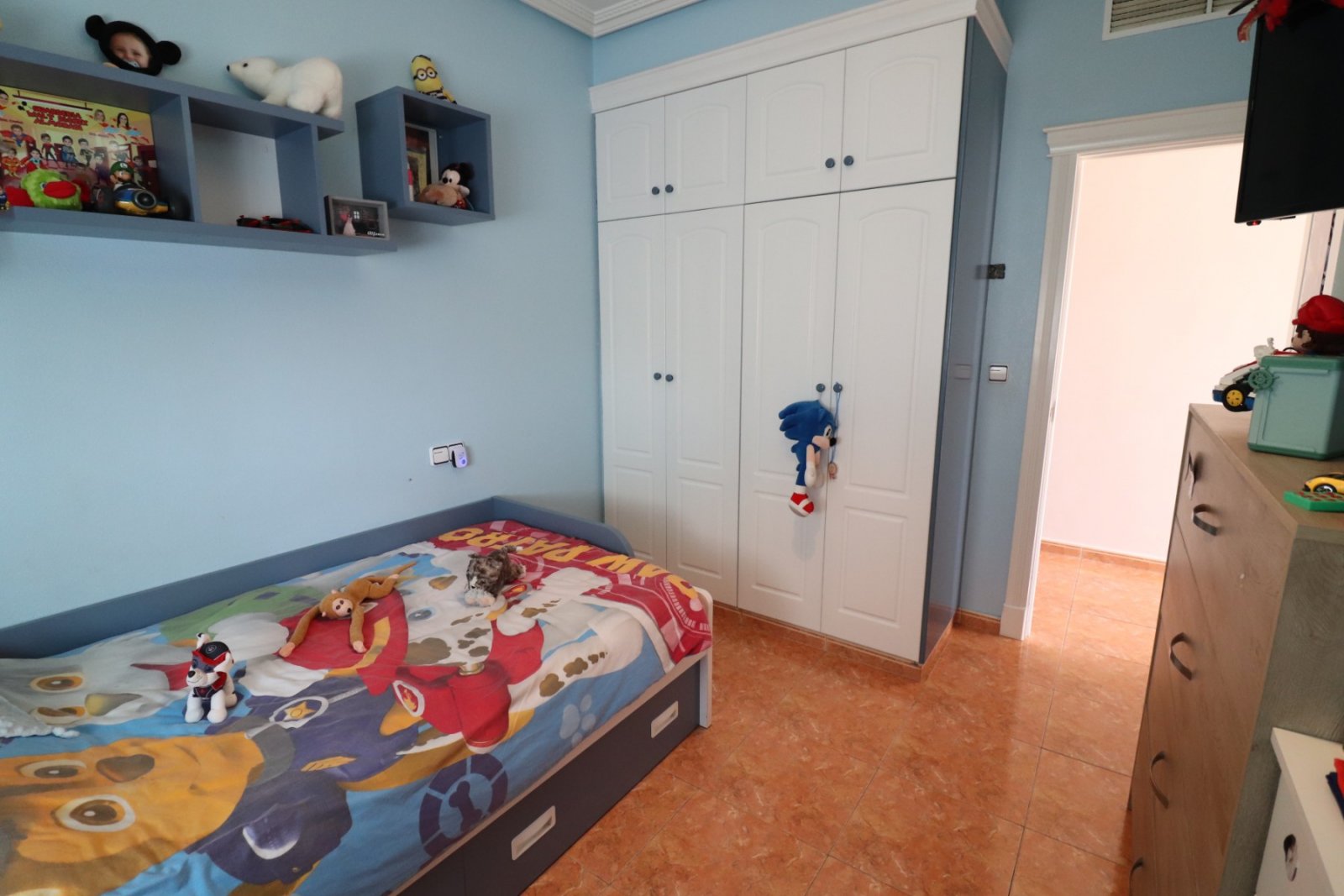 Villa with 3 bedrooms, 1 bathroom, 1 guest toilet, garage and private pool