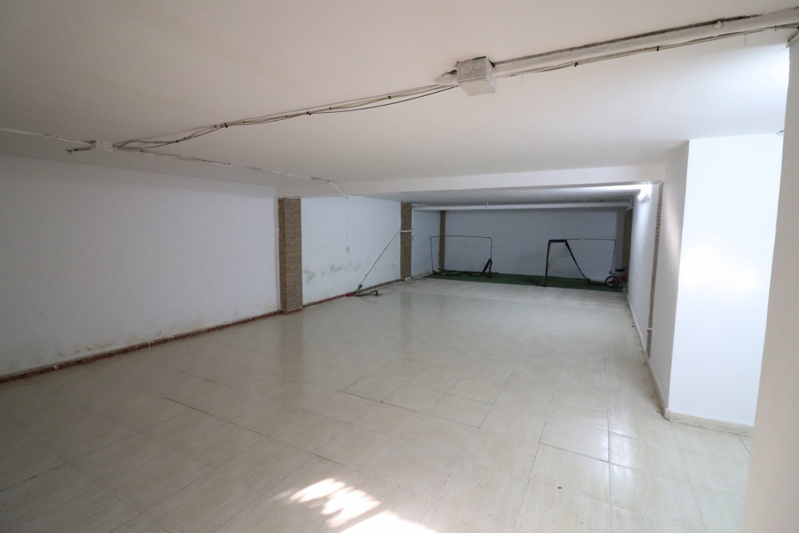 Villa with 3 bedrooms, 1 bathroom, 1 guest toilet, garage and private pool