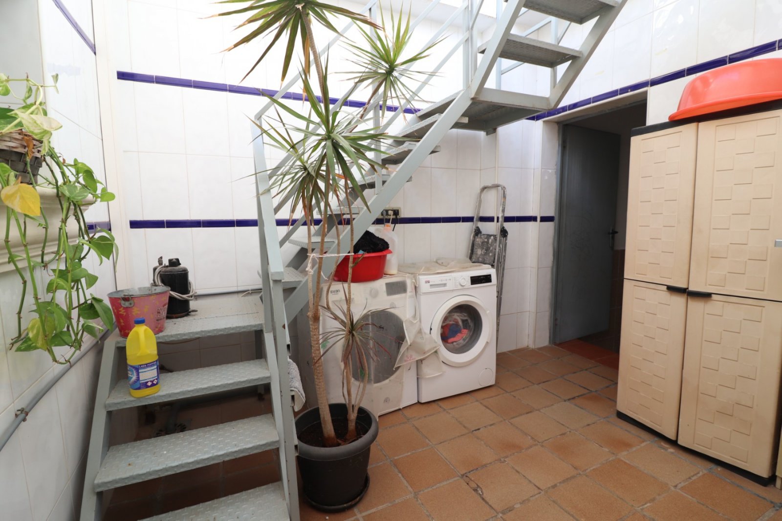 Villa with 3 bedrooms, 1 bathroom, 1 guest toilet, garage and private pool