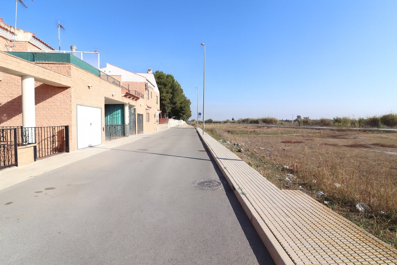 Villa with 3 bedrooms, 1 bathroom, 1 guest toilet, garage and private pool