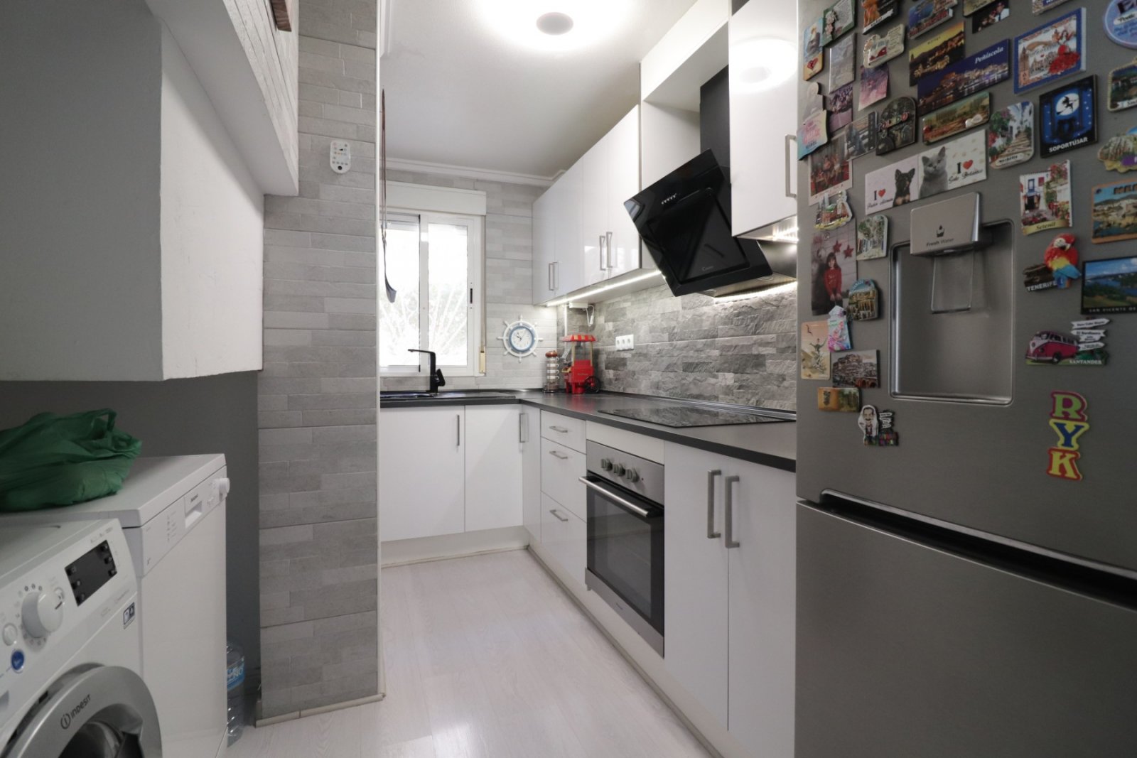 Villa with 3 bedrooms, 2 bathrooms, roof terrace, parking space and communal pool