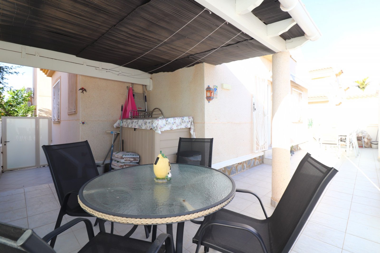 Villa with 3 bedrooms, 2 bathrooms, roof terrace, parking space and communal pool