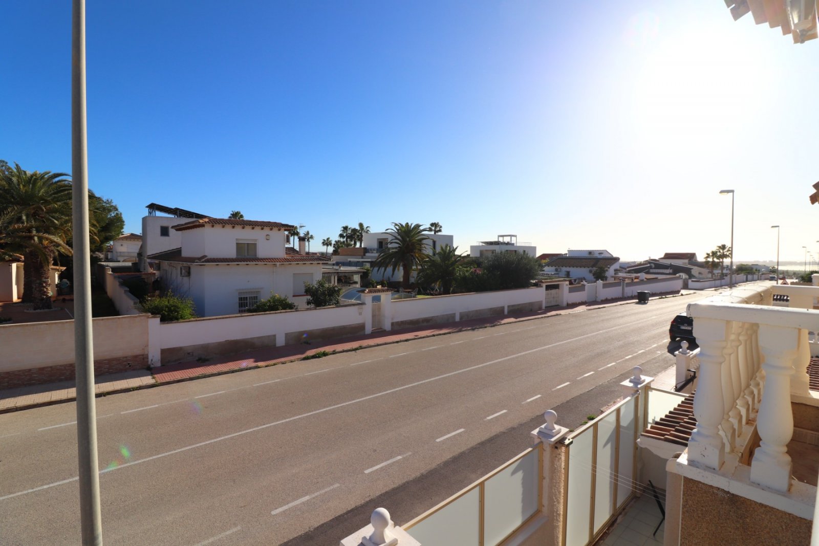 Villa with 3 bedrooms, 2 bathrooms, roof terrace, parking space and communal pool