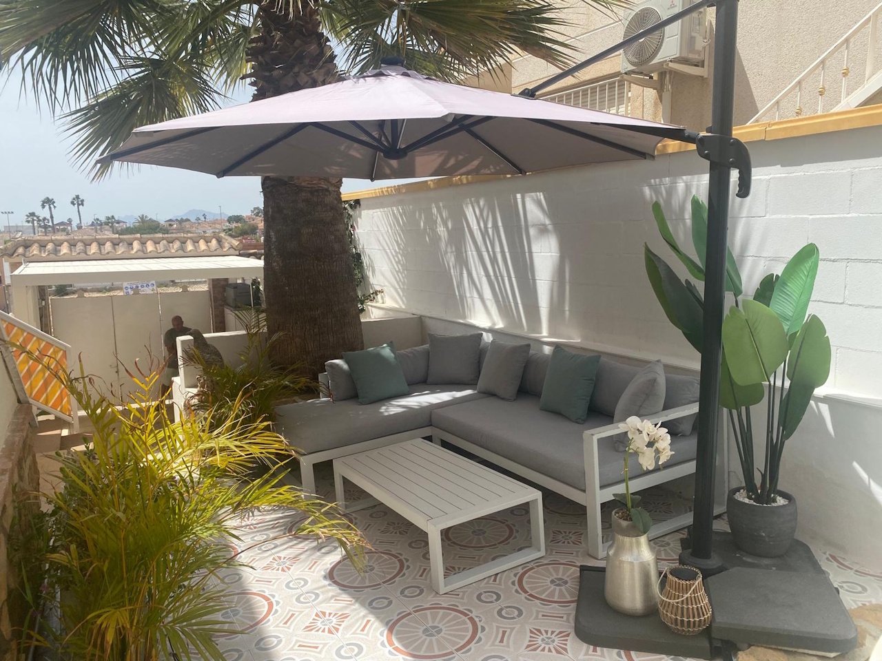 Detached villa with two residential units, a carport and a communal pool in a prime location