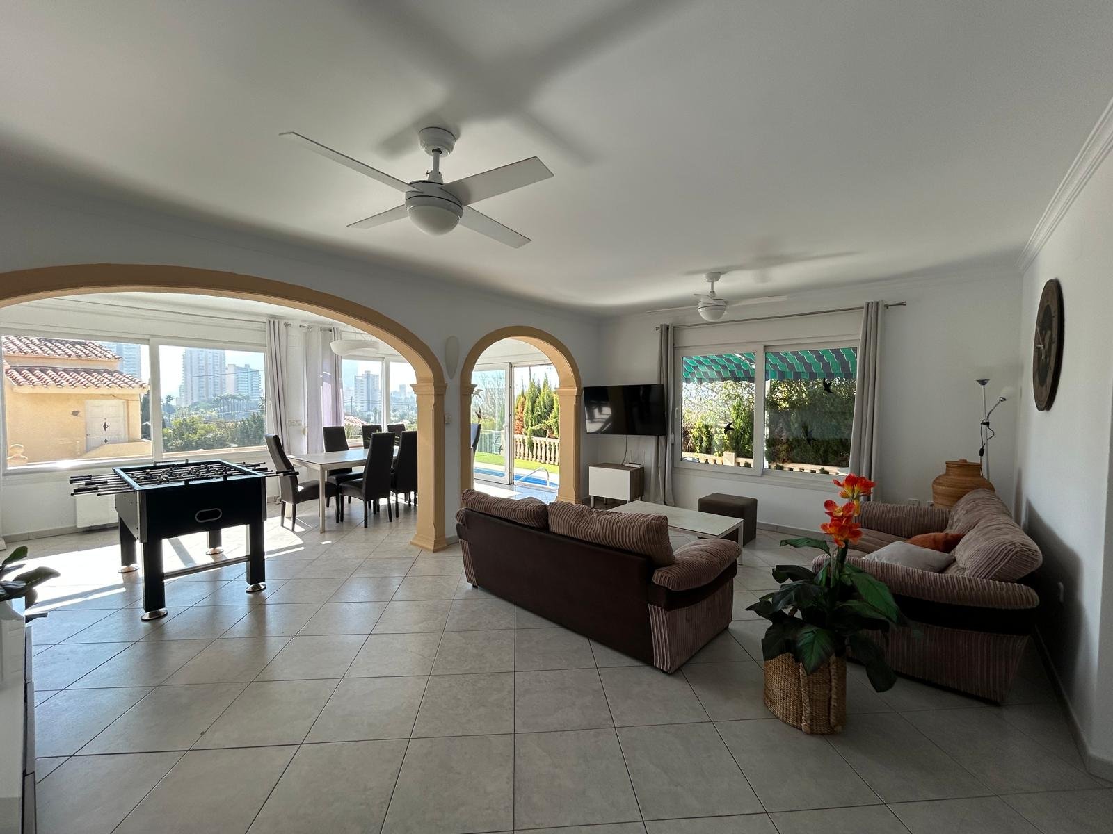 Pleasant villa with 3 bedrooms, 2 bathrooms, garage, private pool, sea views and views of the Peñon de Ifach