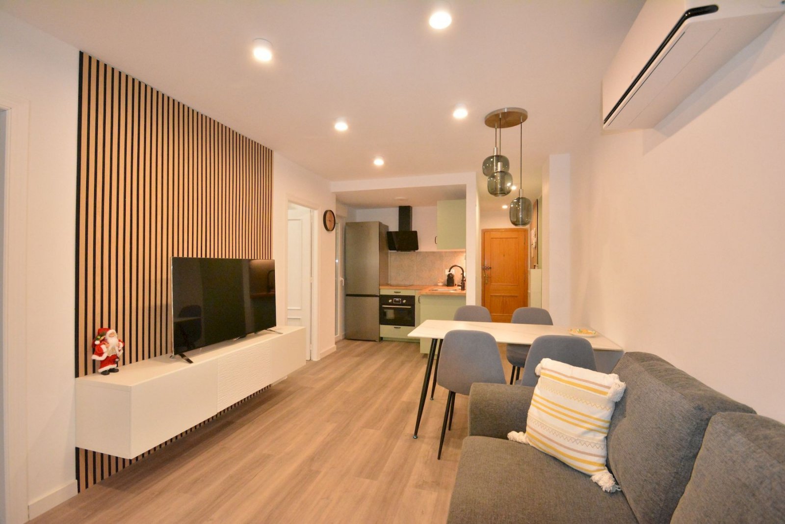 Renovated ground floor apartment just 200 m from the beach