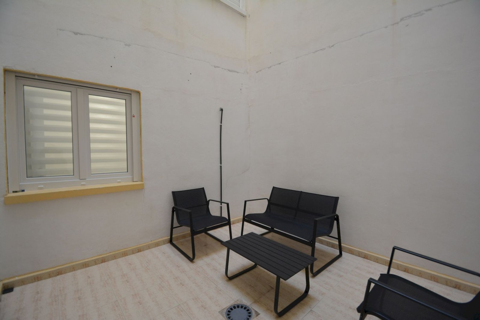 Renovated ground floor apartment just 200 m from the beach