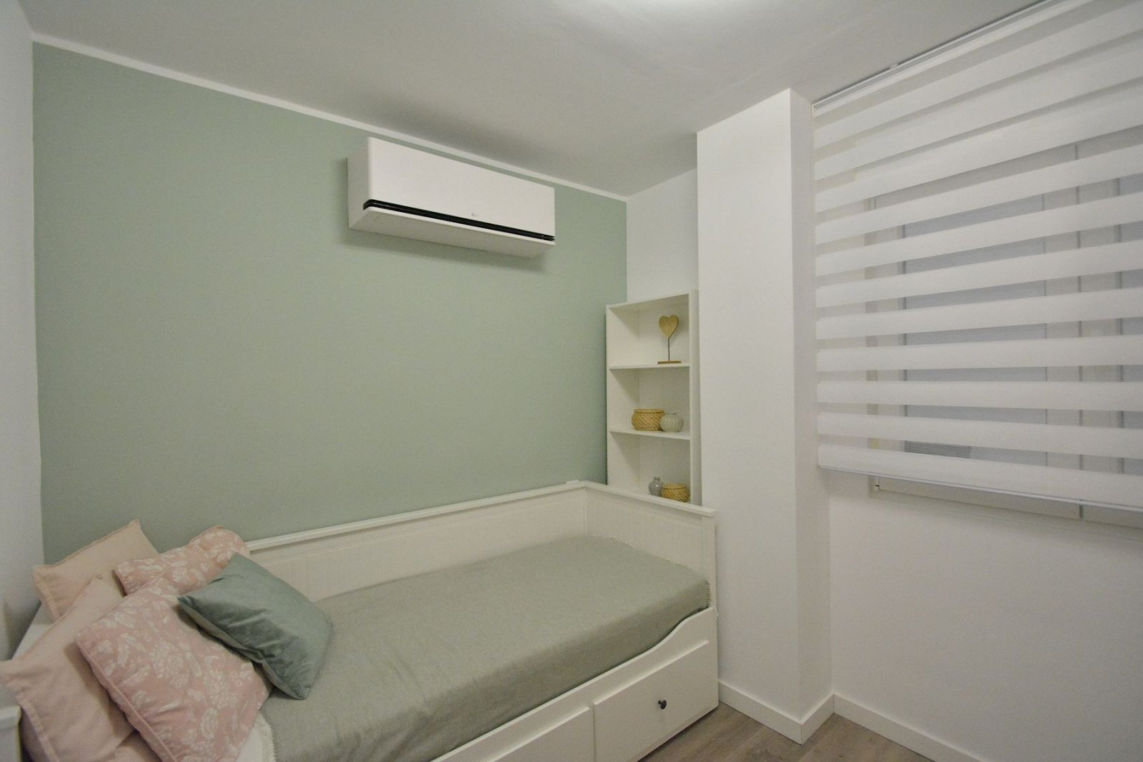 Renovated ground floor apartment just 200 m from the beach