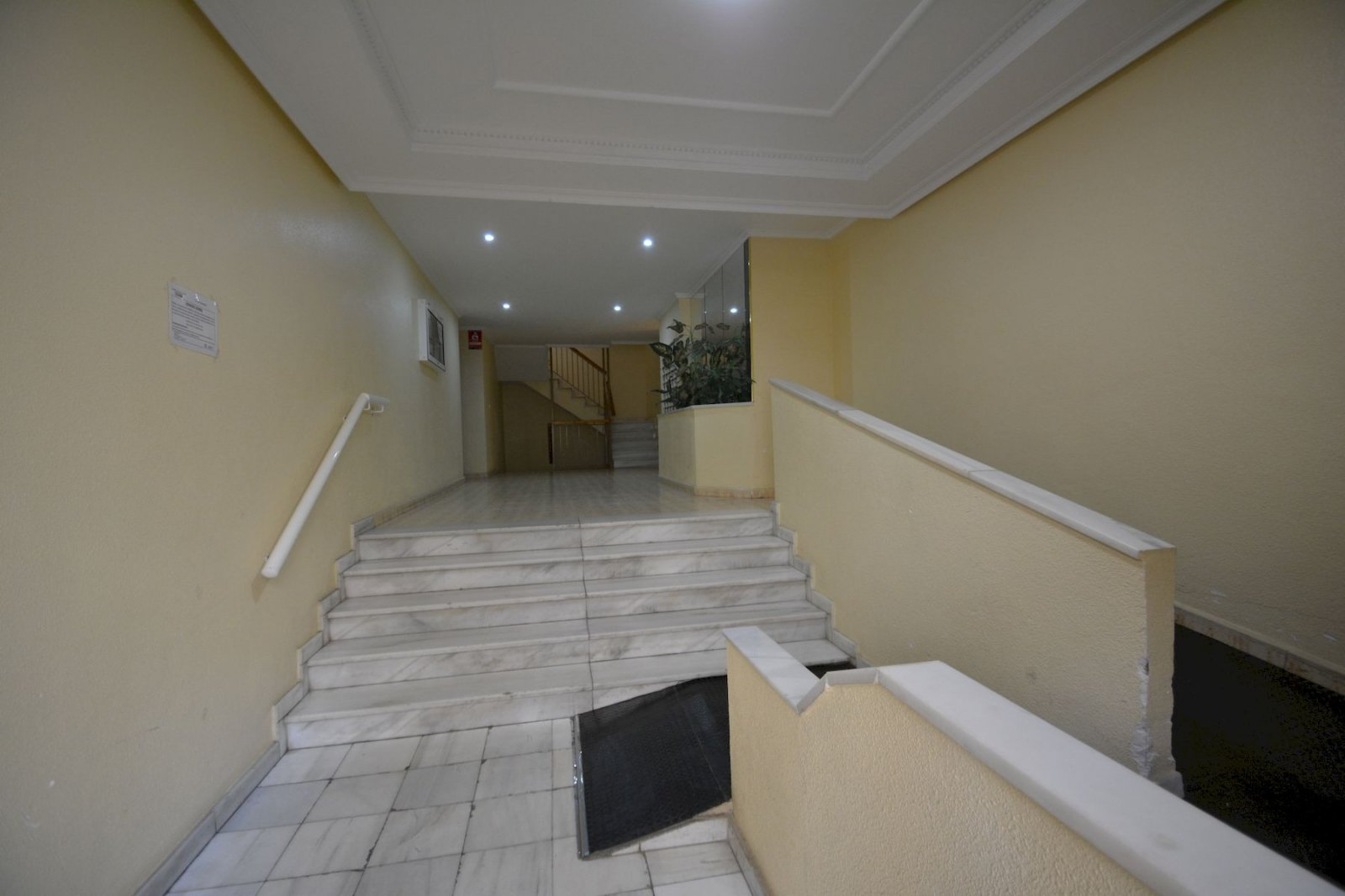 Renovated ground floor apartment just 200 m from the beach