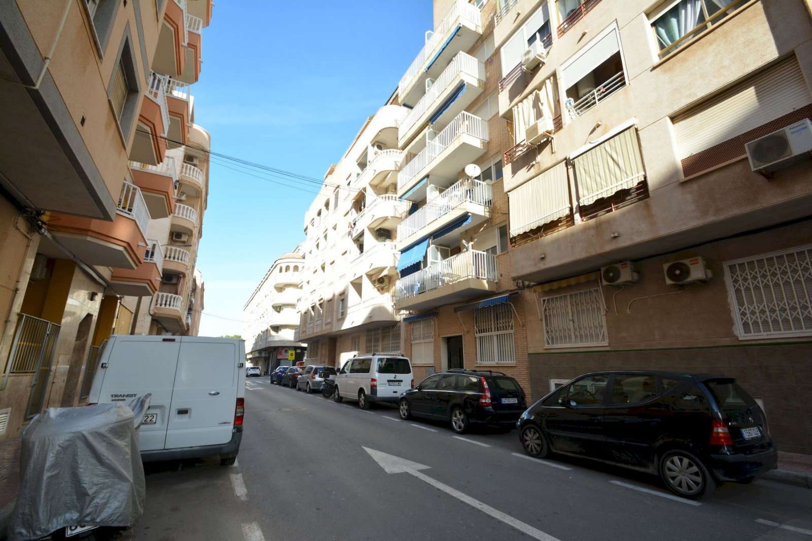 Renovated ground floor apartment just 200 m from the beach