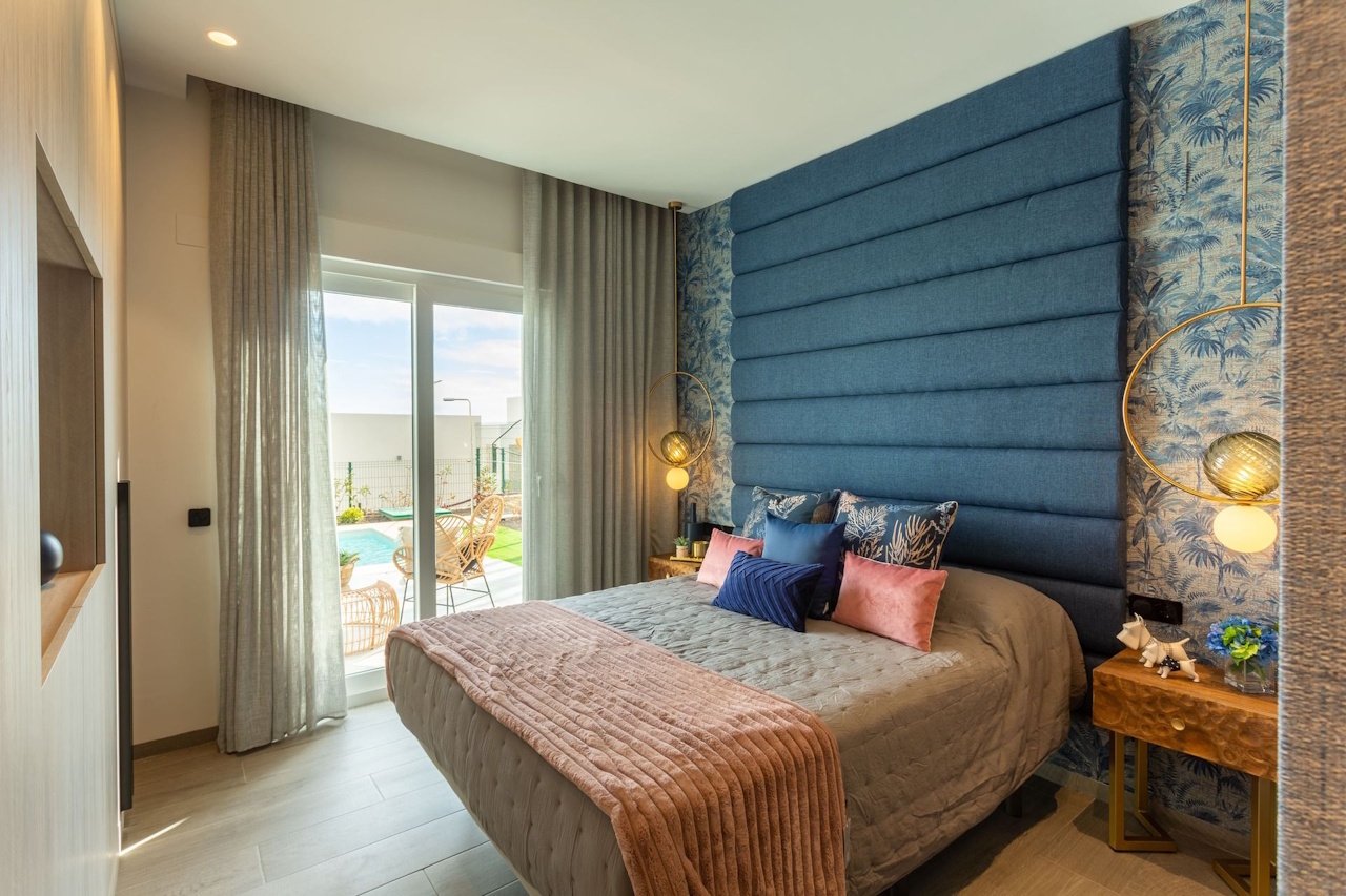 Semi-detached villas with 3 bedrooms, 2 bathrooms, roof terrace and private pool in the marvellous golf complex La Finca Resort
