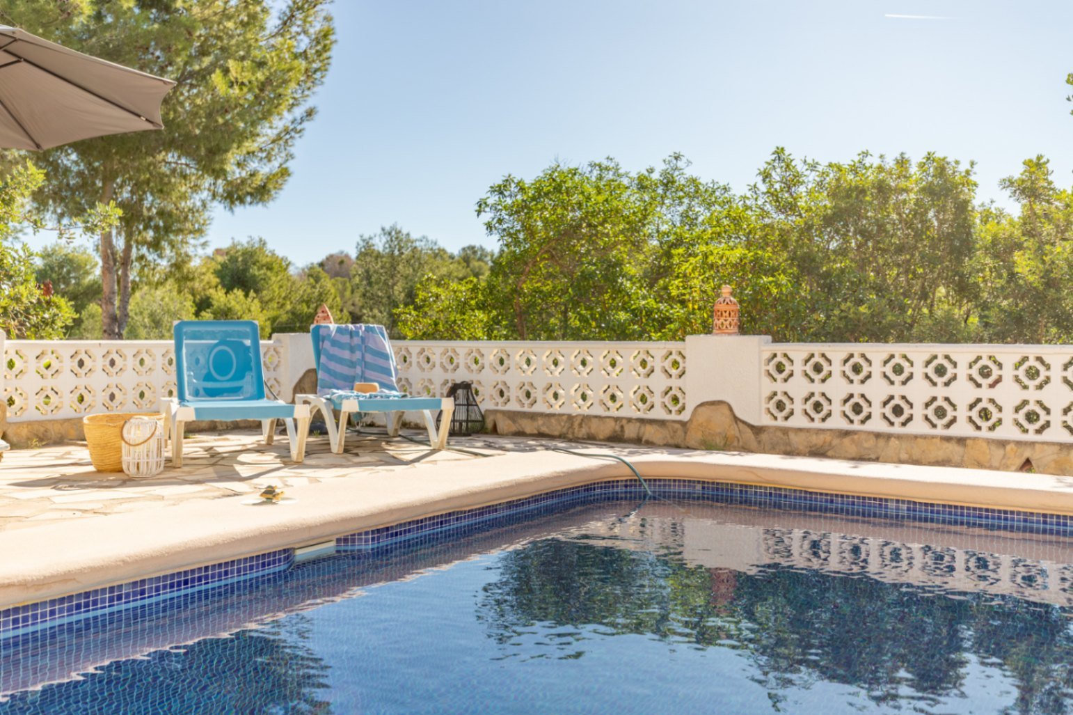 Moraira: Villa with 4 bedrooms, separate guest apartment and large private pool 