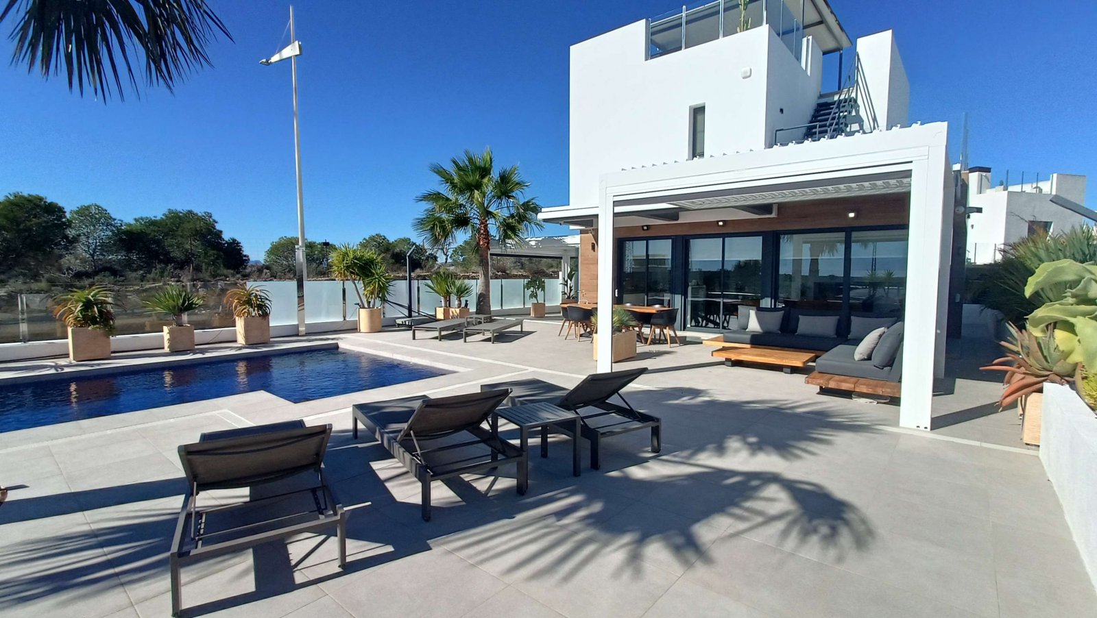 Exceptional villa with 3 bedrooms, 3 bathrooms, a roof terrace, a private pool and fantastic views at La Finca Golf and Spa Resort