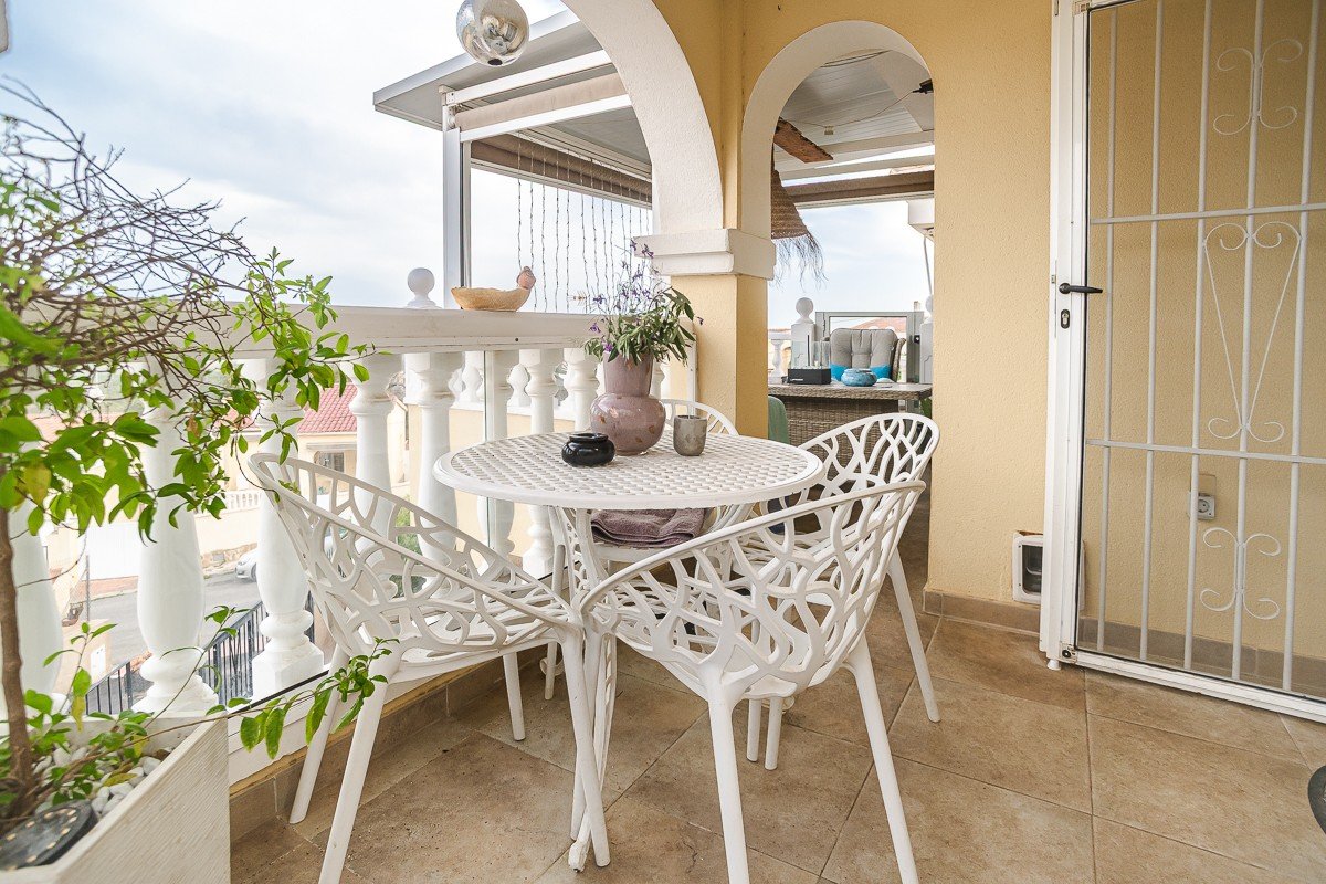 Beautiful detached villa with a guesthouse and views towards the sea
