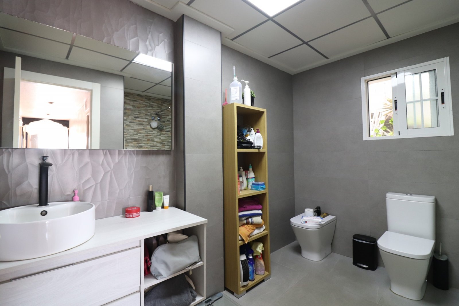 Villa with 3 bedrooms, 1 bathroom, 1 guest toilet, garage and private pool