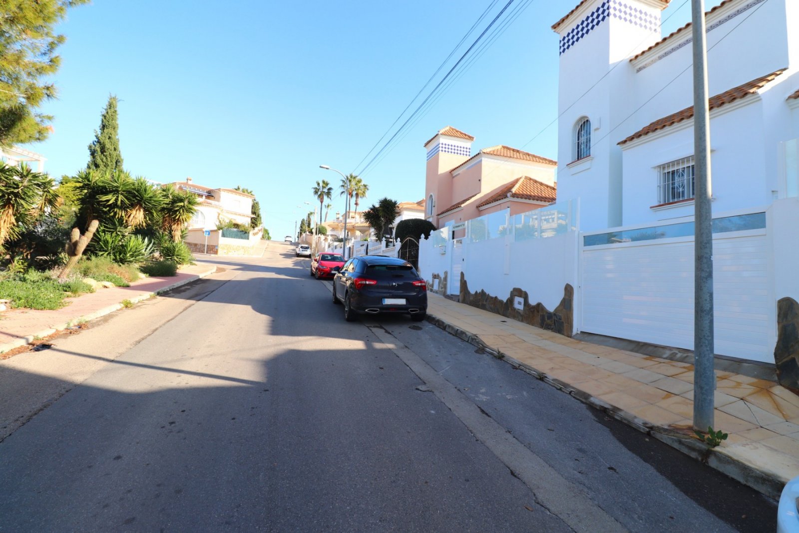 Villa with 4 bedrooms, 3 bathrooms, guest apartment and private pool in Las Filipinas