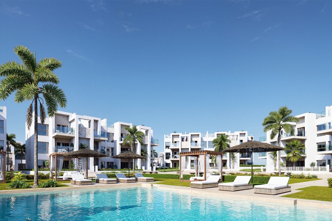 Penthouses with 3 bedrooms, air conditioning, private parking and communal pool, set within a beautiful golf resort just 500 metres from the beach