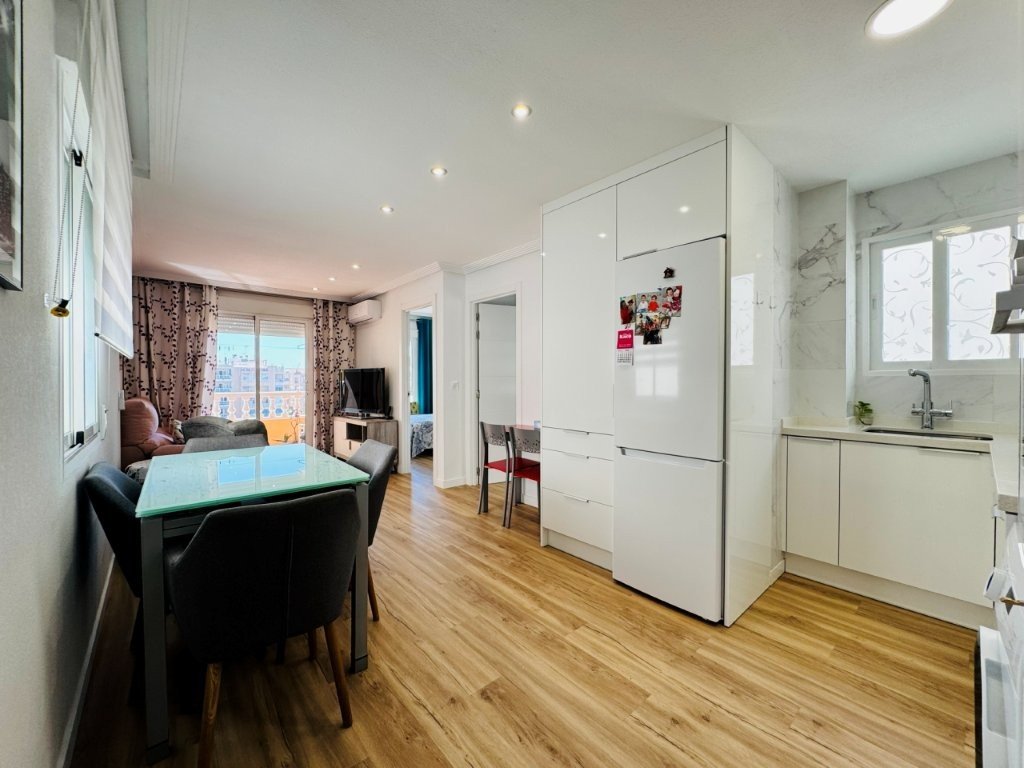 Renovated apartment with 2 bedrooms, 1 bathroom and underground parking space, just 600 metres from the beach