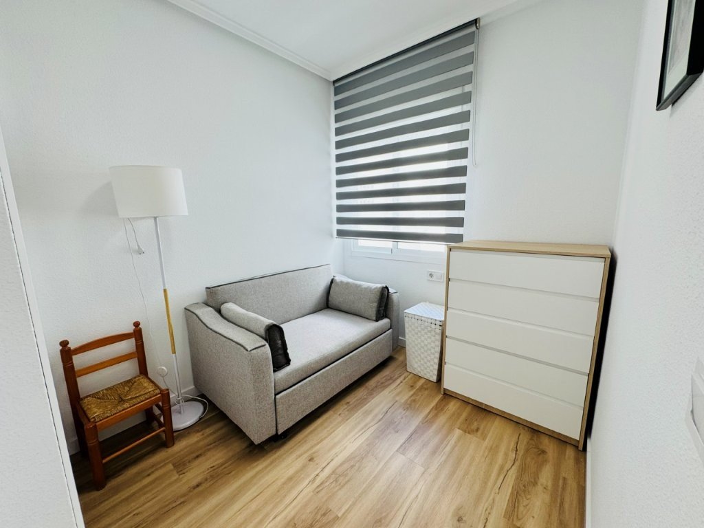 Renovated apartment with 2 bedrooms, 1 bathroom and underground parking space, just 600 metres from the beach