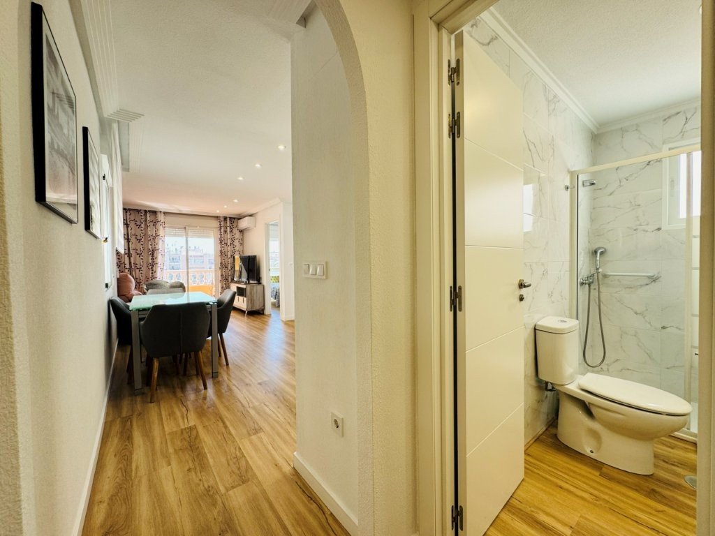 Renovated apartment with 2 bedrooms, 1 bathroom and underground parking space, just 600 metres from the beach