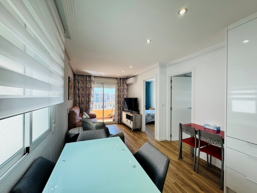 Renovated apartment with 2 bedrooms, 1 bathroom and underground parking space, just 600 metres from the beach