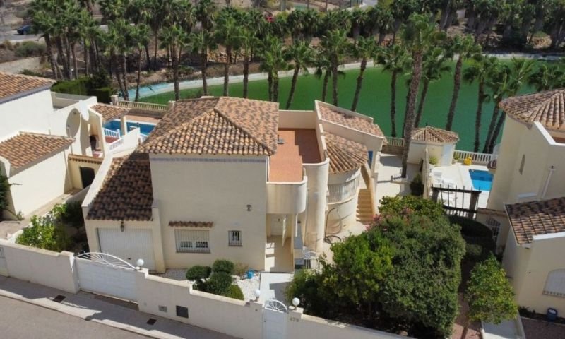 Detached luxury class Villa with private pool, garage and magnificent views on the Las Ramblas Golf Course