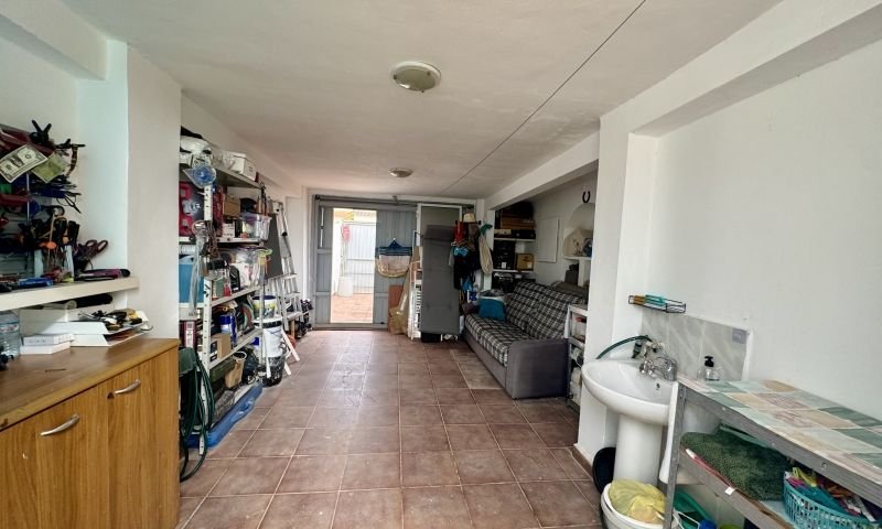 Detached villa with 4 bedrooms, 2 bathrooms, a roof terrace and a garage in Aguas Nuevas