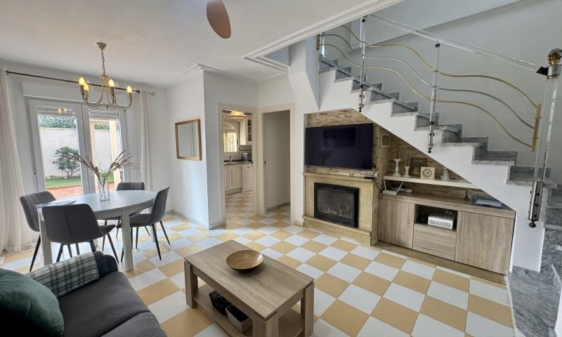 Detached villa with 4 bedrooms, 2 bathrooms, a roof terrace and a garage in Aguas Nuevas