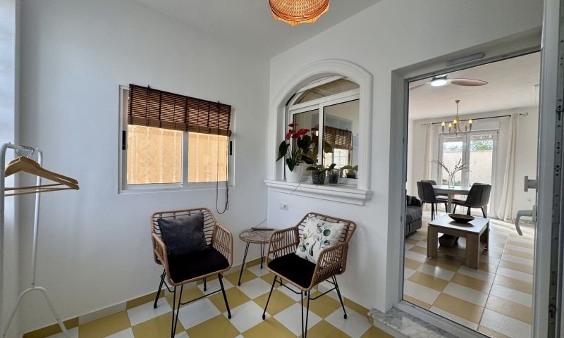 Detached villa with 4 bedrooms, 2 bathrooms, a roof terrace and a garage in Aguas Nuevas