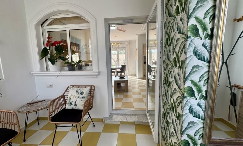 Detached villa with 4 bedrooms, 2 bathrooms, a roof terrace and a garage in Aguas Nuevas